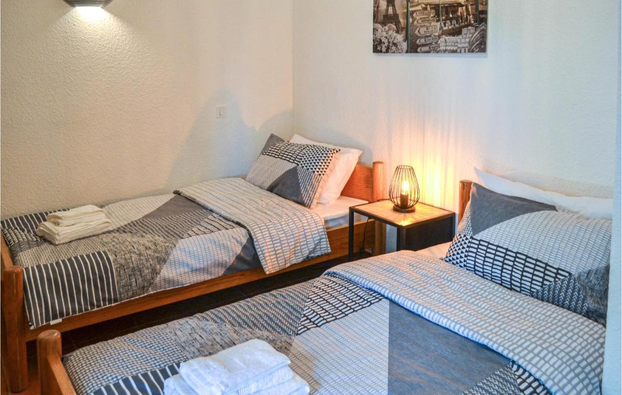 2 Bedroom Nice Home In Vitrac 维塔克 外观 照片